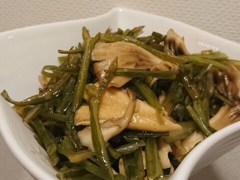 ごはんがすすむ！茎わかめと舞茸の油炒め♪